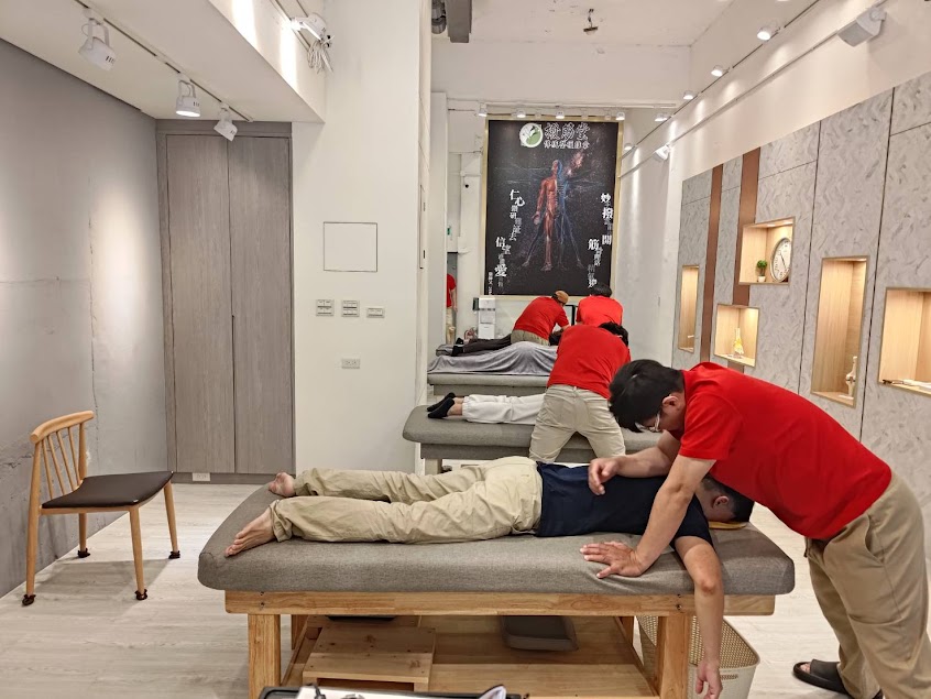 撥筋堂 台北天母店 專調長期筋骨問題 深度紓解筋骨 傳統整復推拿|Dr.撥運動按摩 不適剋星 酸爽不痛