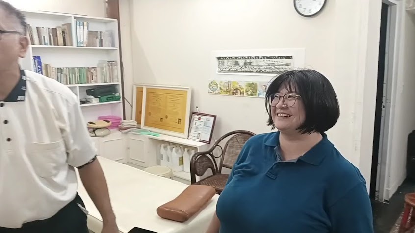 基列整復（全身正位歸零整復推拿）師傅精湛的手技，為客戶提供紓解筋骨、消除疲勞的服務。